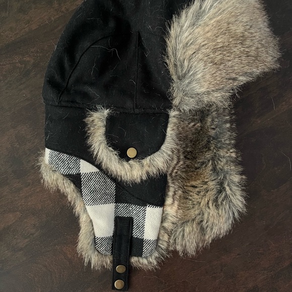 Woolrich Trapper Hat. Black and White Plaid. Size Medium. - Picture 4 of 4